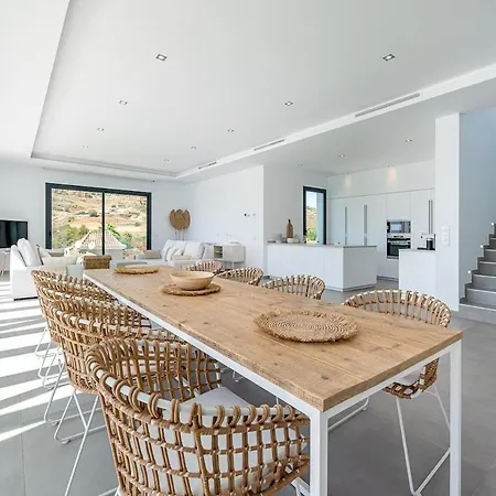 Luxury With Heated Pool Open Sea Views