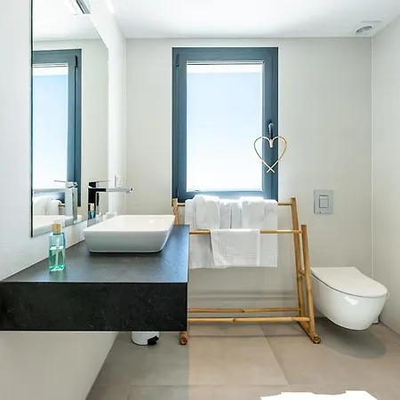 Luxury With Heated Pool Open Sea Views