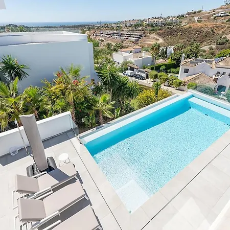 Villa Luxury With Heated Pool Open Sea Views Estepona