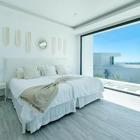 Luxury With Heated Pool Open Sea Views Willa