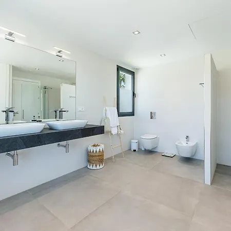 Villa Luxury With Heated Pool Open Sea Views Estepona