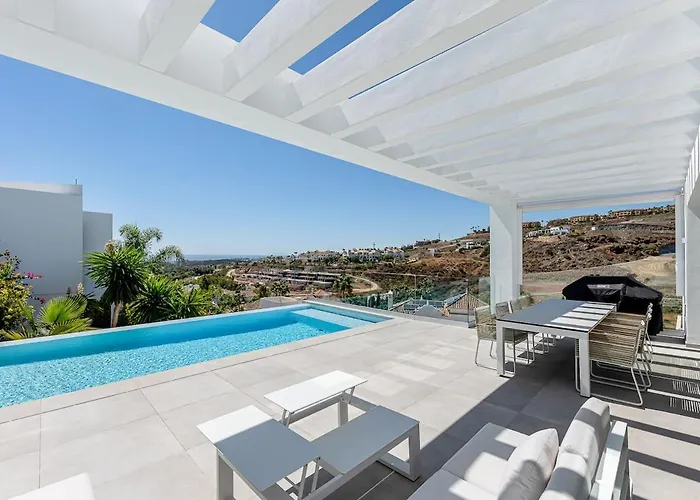 Luxury With Heated Pool Open Sea Views * Estepona