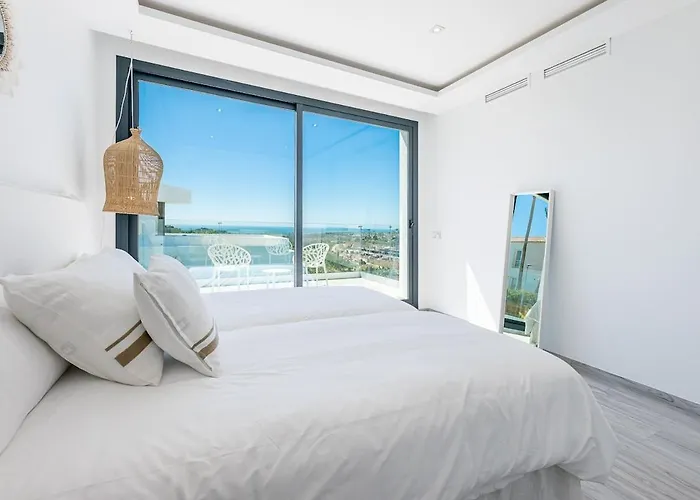 Villa Luxury With Heated Pool Open Sea Views Estepona