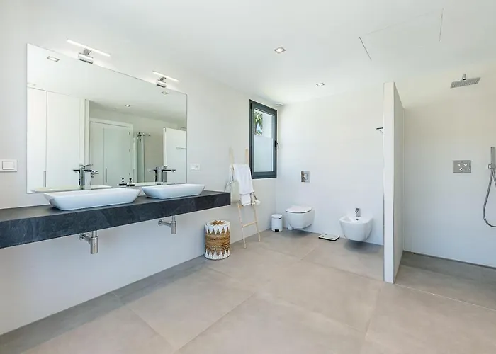 Villa Luxury With Heated Pool Open Sea Views Estepona