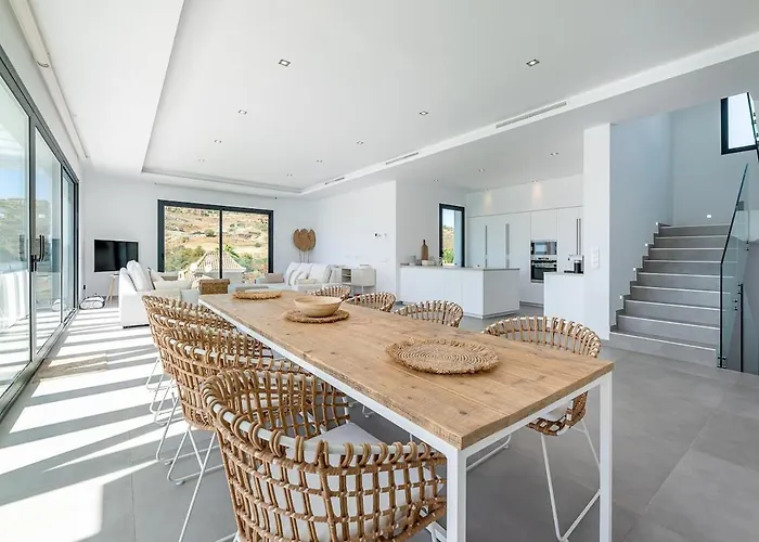 Luxury With Heated Pool Open Sea Views