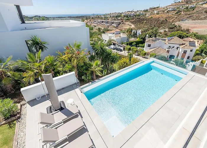 Villa Luxury With Heated Pool Open Sea Views Estepona
